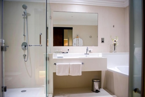 Superior Room Near Carrefour Garhoud 4 Luxury Bookings
