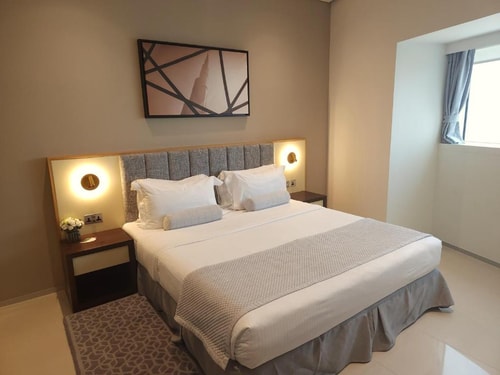 One Bedroom Apartment Near WTC Metro Station 1 Luxury Bookings