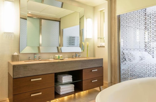 Luxury Deluxe Room On Sheikh Zayed Road 3 Luxury Bookings