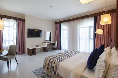 New Executive one Bedroom Suite Near Mashreq Metro 1 Luxury Bookings