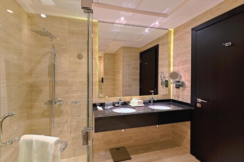 New Executive one Bedroom Suite Near Mashreq Metro 7 Luxury Bookings