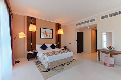 New Executive one Bedroom Suite Near Mashreq Metro 2 Luxury Bookings