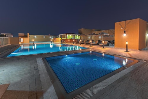 Deluxe Room Near Mashreq Metro 6 Luxury Bookings
