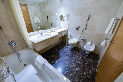 Standard Room Near LULU Express 7 Luxury Bookings