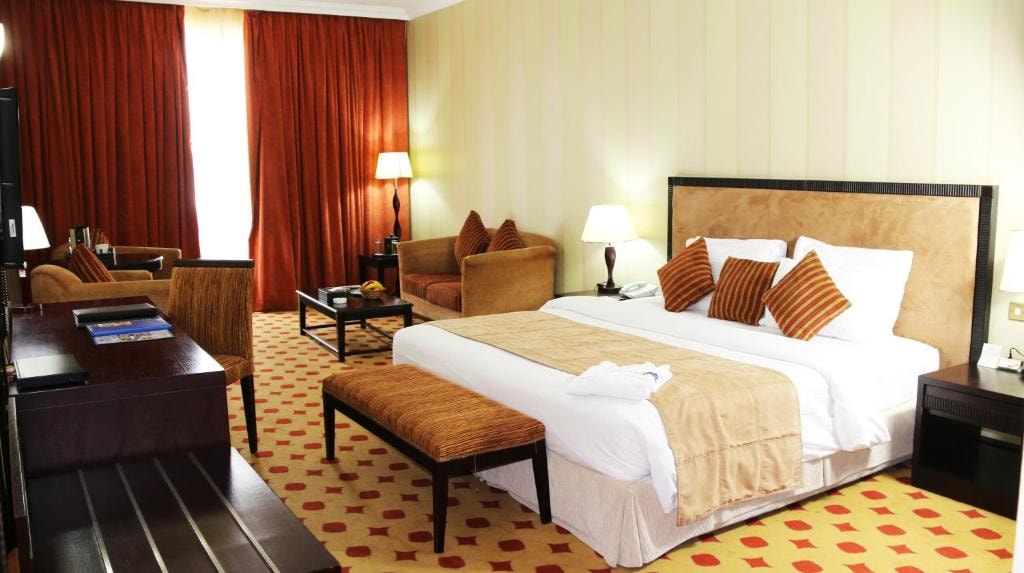 Junior Suite Room Near LULU Express Luxury Bookings