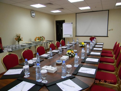 Junior Suite Room Near LULU Express 7 Luxury Bookings