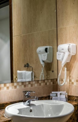 Executive 1 Bedroom Suite Near Internet City Metro 8 Luxury Bookings