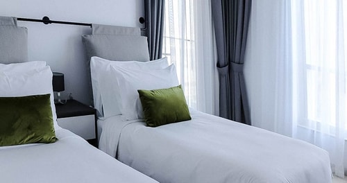 Deluxe Two Bedroom In Marina By Luxury Bookings 2 Luxury Bookings