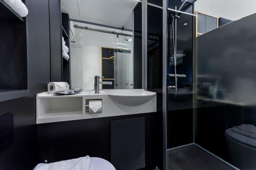 Queen Room Near Museum of Freemasonry LON 5 Luxury Bookings