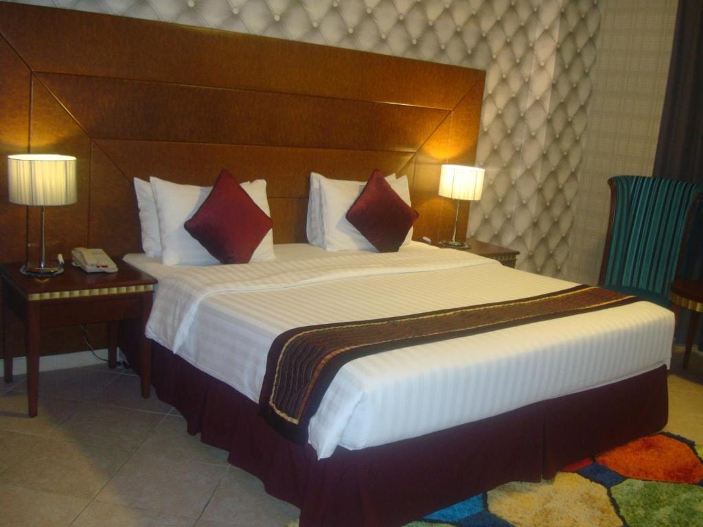 One Bedroom Apartment Near Day To Day Al Karama Luxury Bookings