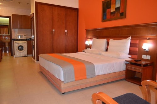 One Bedroom Suite Near Manhattan Avenue 2 Luxury Bookings