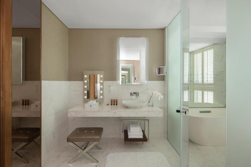 Charleston Suite Room Near Damac Royal Business. 3 Luxury Bookings