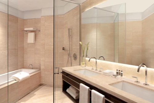 Standard Room With Balcony Near Mayfair Tower 7 Luxury Bookings