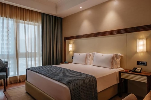 Deluxe King Room Near Escan Tower Dubai Marina 1 Luxury Bookings