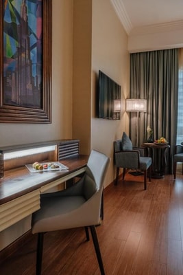 Deluxe King Room Near Escan Tower Dubai Marina 4 Luxury Bookings