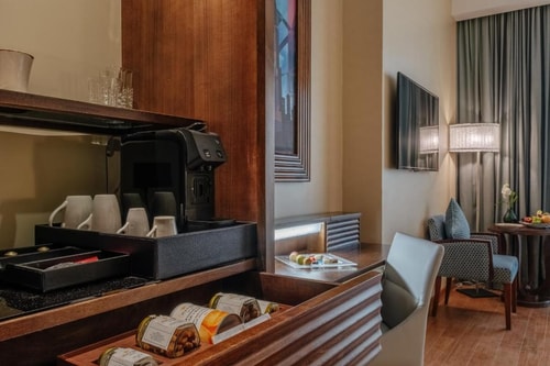 Deluxe King Room Near Escan Tower Dubai Marina 12 Luxury Bookings