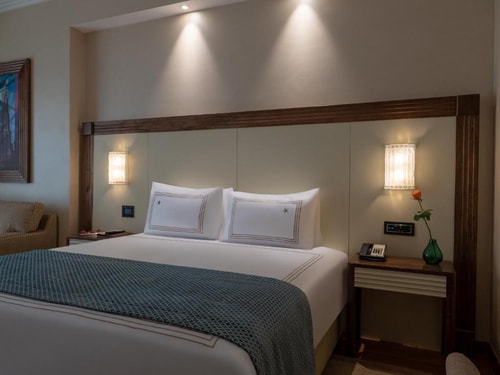 Deluxe King Suite Near Escan Tower Dubai Marina 2 Luxury Bookings
