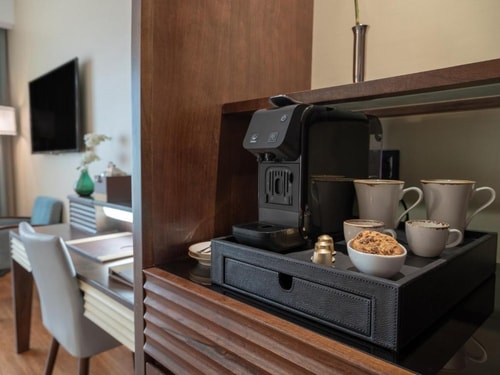 Deluxe King Suite Near Escan Tower Dubai Marina 5 Luxury Bookings