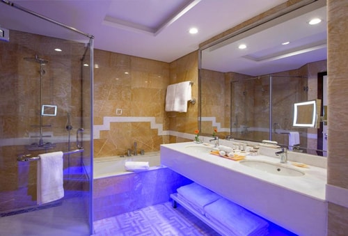Deluxe King Suite Near Escan Tower Dubai Marina 17 Luxury Bookings