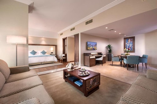 Deluxe King Suite Near Escan Tower Dubai Marina 3 Luxury Bookings