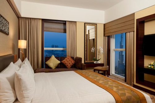 Two Bedroom Apartment Near Emirates NBD 13 Luxury Bookings