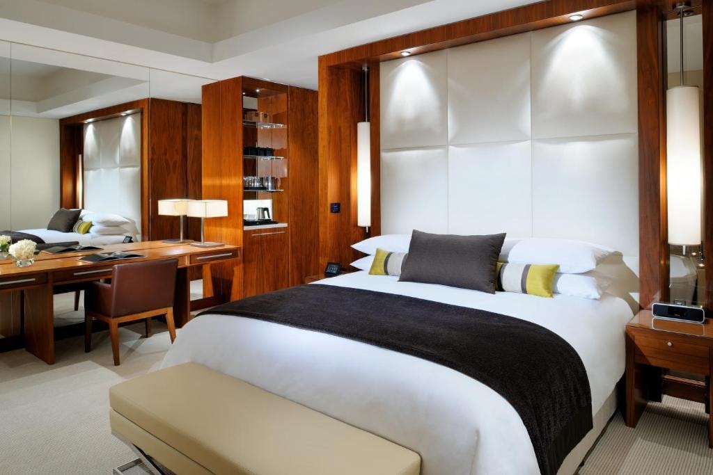 Deluxe King Room near Park Regis Business Bay DXB Luxury Bookings