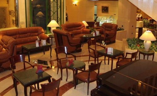 Deluxe Room Near Madina Super Market 8 Luxury Bookings