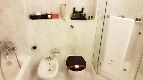Deluxe Room Near Madina Super Market 5 Luxury Bookings