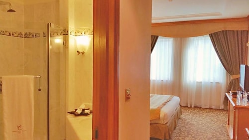Deluxe Near Green Lily Sp By Luxury Bookings 5 Luxury Bookings