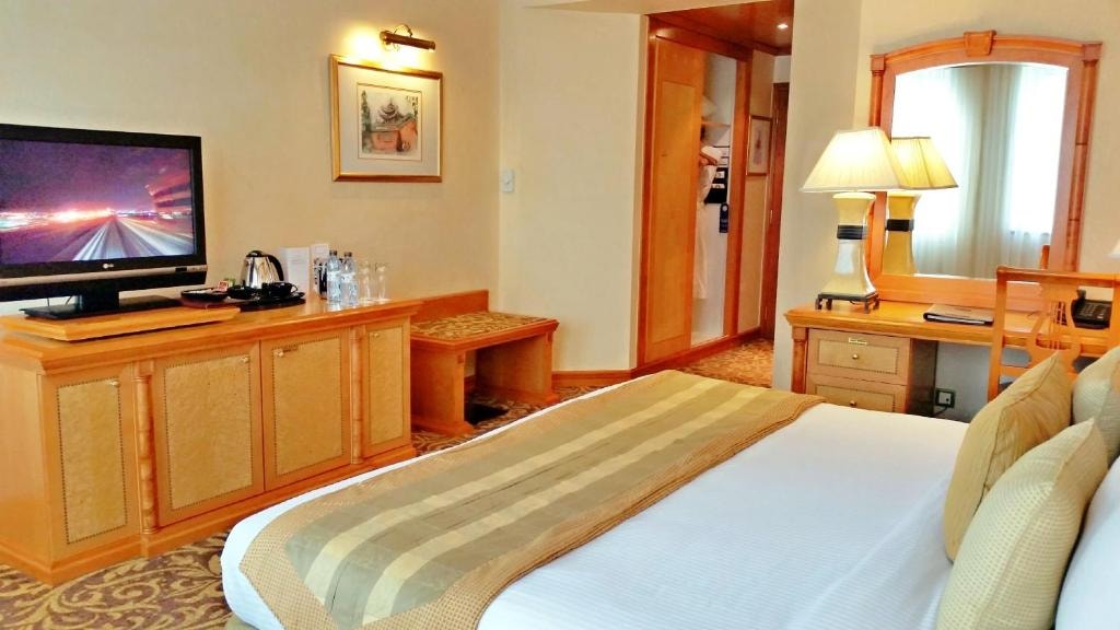 Deluxe Double Room Near Madina Super Market Luxury Bookings