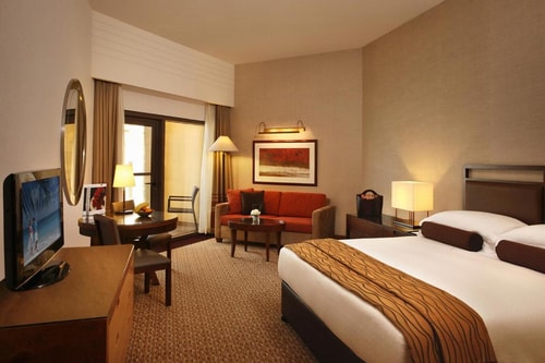 Classic King Room Near The Walk Shopping Mall 2 Luxury Bookings