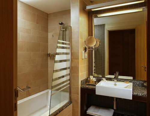 Classic King Room Near The Walk Shopping Mall 3 Luxury Bookings