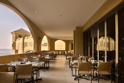 Classic King Room Near The Walk Shopping Mall 16 Luxury Bookings