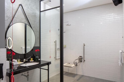 King Guest Room Near BurJuman Shopping Mall 4 Luxury Bookings