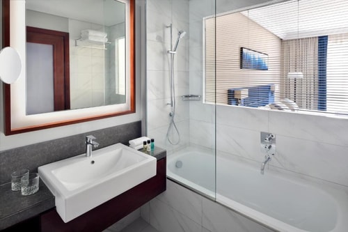 Superior King Room Near American Hospital 3 Luxury Bookings