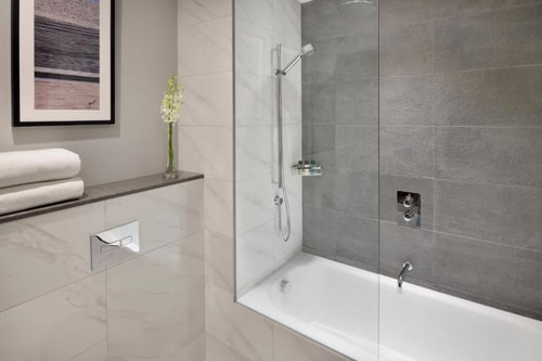 Superior King Room Near American Hospital 5 Luxury Bookings