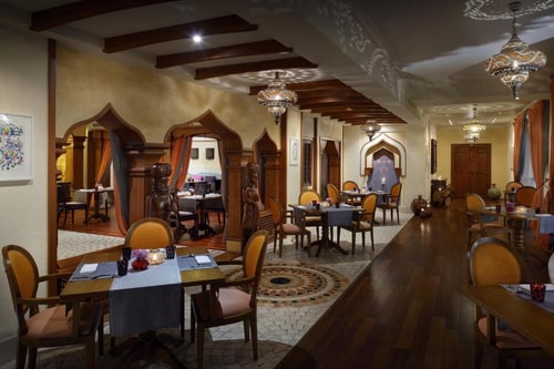 Superior King Room Near American Hospital 7 Luxury Bookings