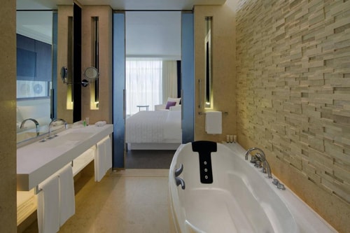 Deluxe Room Near DXB Airport by Luxury Bookings 5 Luxury Bookings