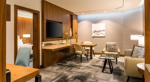Deluxe Room Near DXB Airport by Luxury Bookings 10 Luxury Bookings