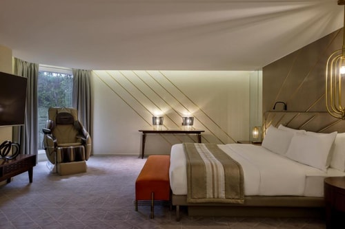 Deluxe Room Near DXB Airport by Luxury Bookings 24 Luxury Bookings