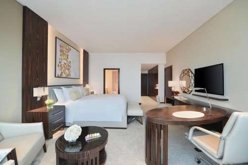 One Bedroom King Suite nearby Wafi Shopping Mall 1 Luxury Bookings