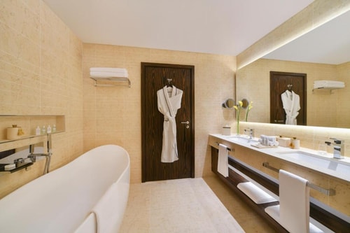 One Bedroom King Suite nearby Wafi Shopping Mall 3 Luxury Bookings