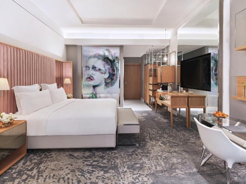 Signature King Room Near Regalia Tower Dubai Luxury Bookings