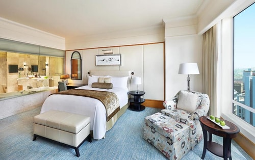 Deluxe Room Near Financial Center Metro 6 Luxury Bookings