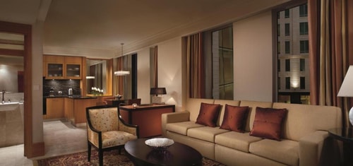 Deluxe Room Near Financial Center Metro 8 Luxury Bookings