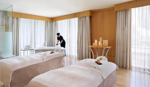 Deluxe Room Near Financial Center Metro 18 Luxury Bookings