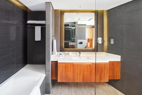 One Bedroom Suite Canal View Near RBC Tower Dubai 5 Luxury Bookings