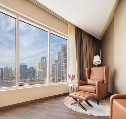 One Bedroom Suite Canal View Near RBC Tower Dubai 4 Luxury Bookings