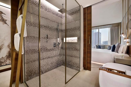 Deluxe King Room Near West Burry Business Tower. 8 Luxury Bookings