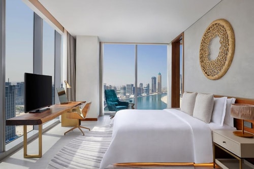 Deluxe King Room Near West Burry Business Tower. 2 Luxury Bookings